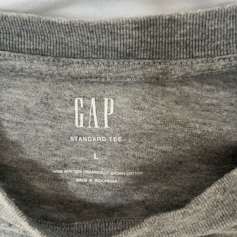 Lot of 3 men’s Gap pocket tee shirts ; size large